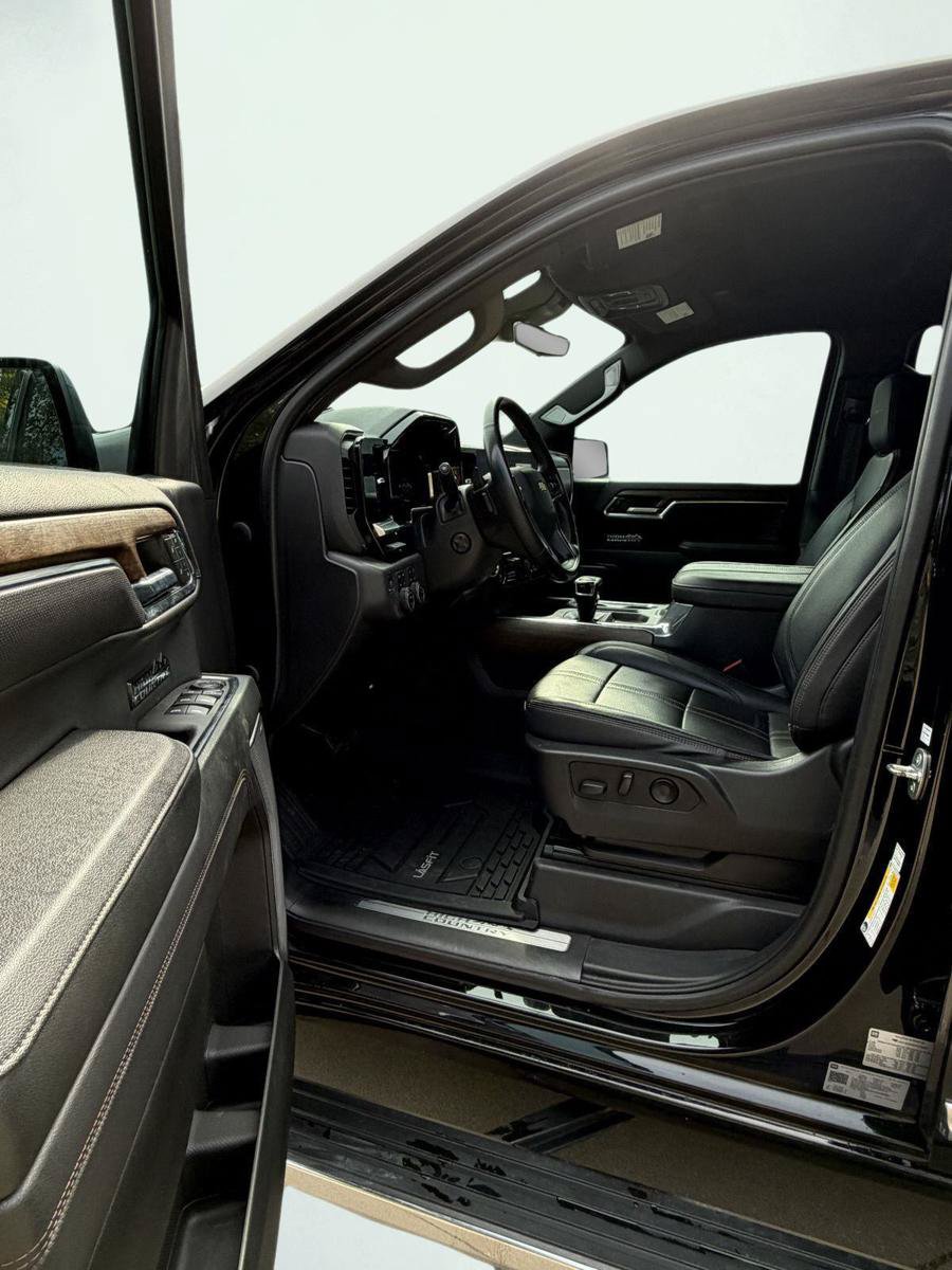 Used 2023 Chevrolet Silverado 1500 High Country w/ Technology Package AWD/4WD image 2