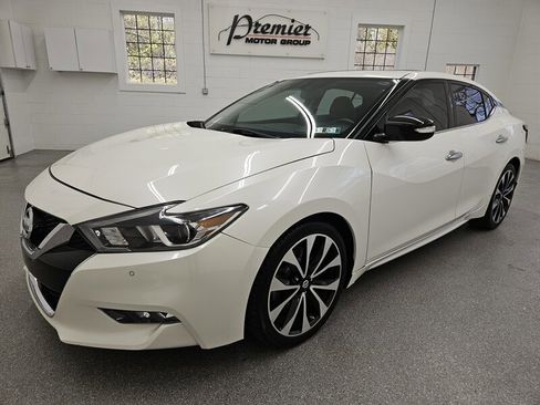 Used 2018 Nissan Maxima SR w/ Interior Lighting Package image 1