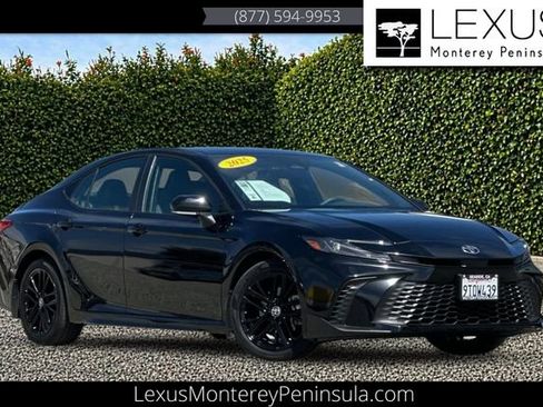 Used 2025 Toyota Camry SE FWD image 1