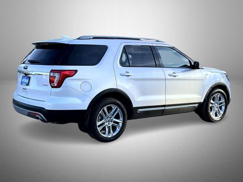 Used 2017 Ford Explorer XLT w/ Equipment Group 202A AWD/4WD image 5