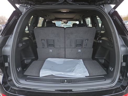 New 2025 Jeep Grand Cherokee L Limited w/ Trailer Tow Package image 9