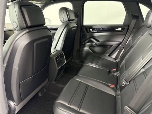 Certified 2023 Porsche Cayenne Platinum Edition image 26