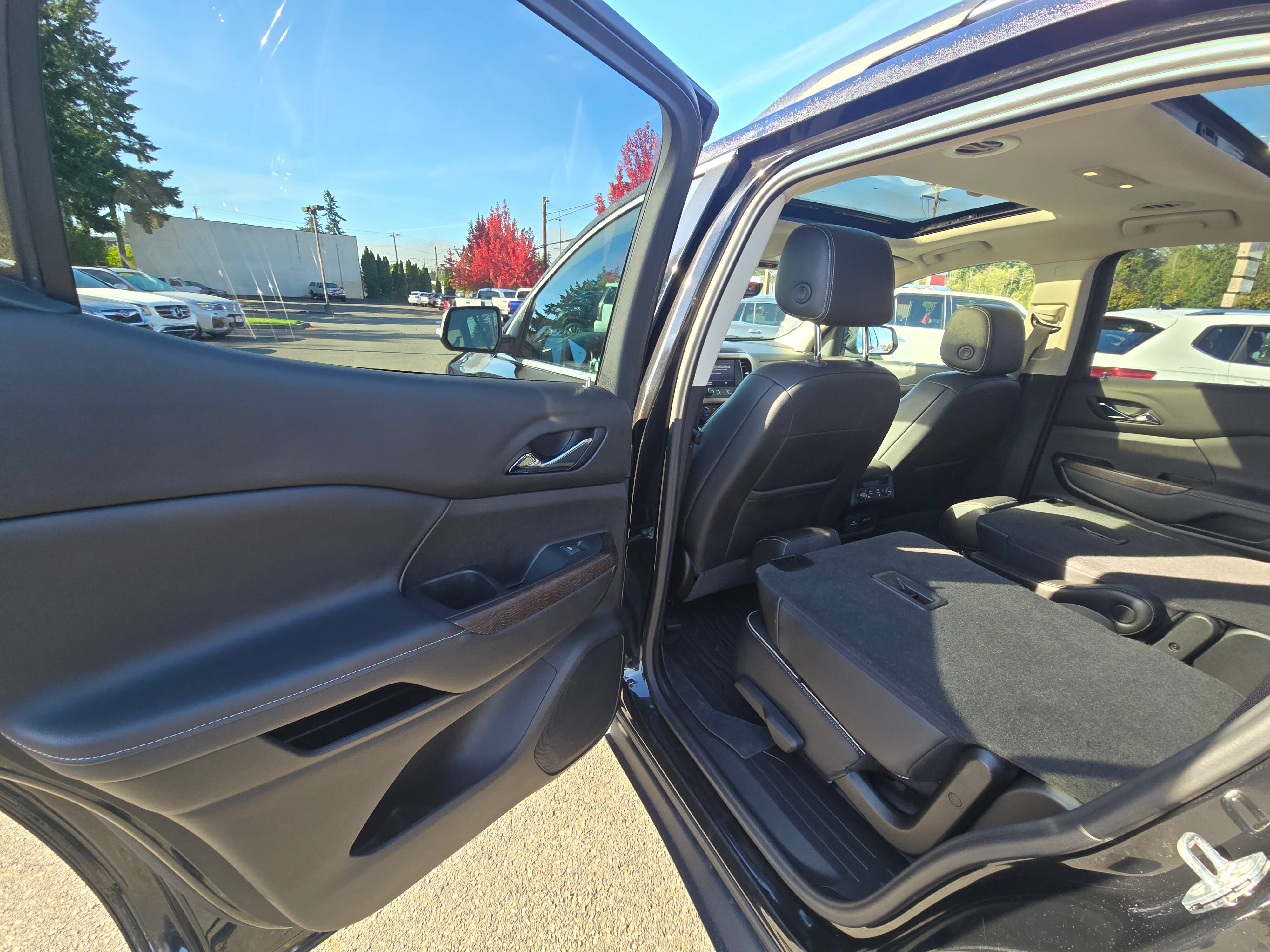 Used 2022 GMC Acadia Denali w/ Denali Ultimate Package AWD/4WD image 15