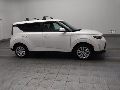 Used 2023 Kia Soul LX image 11