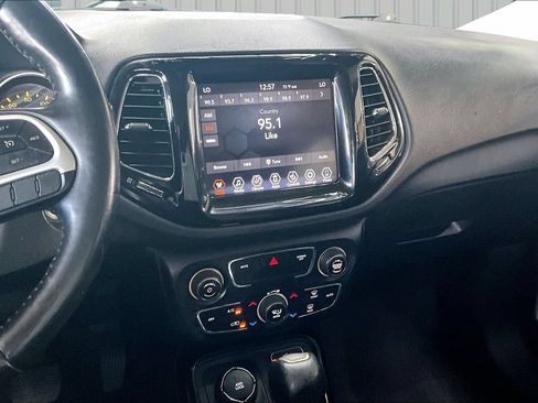Used 2019 Jeep Compass Limited AWD/4WD image 9