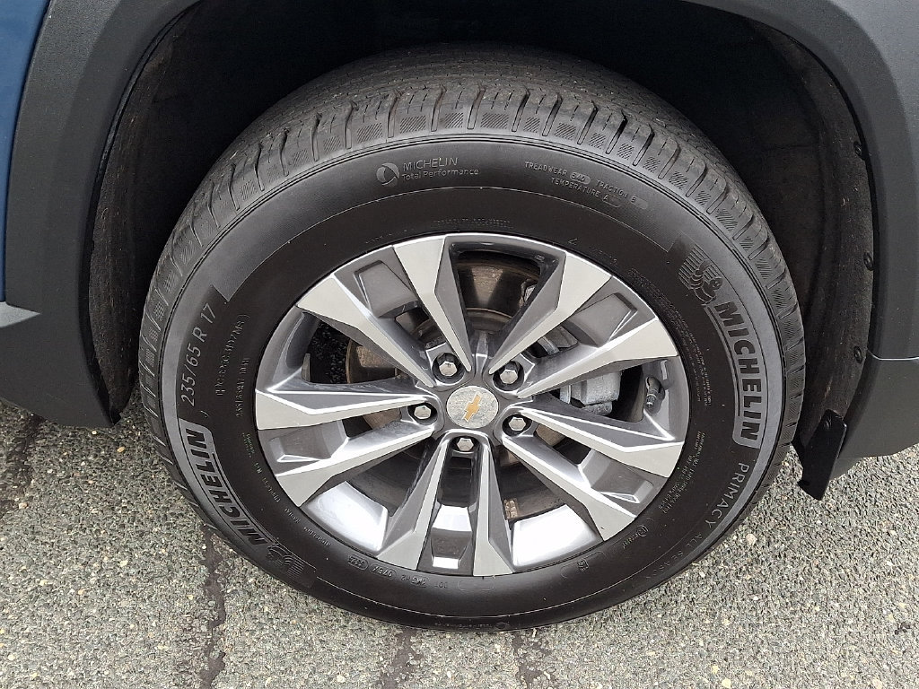 Used 2026 Chevrolet Equinox LT AWD/4WD image 8