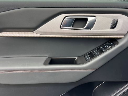 Used 2025 Ford Explorer Active image 11