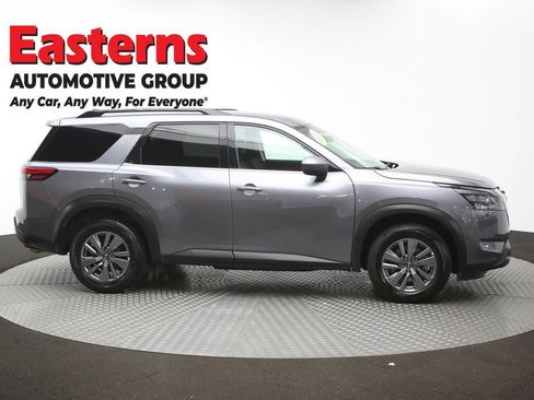 Used 2025 Nissan Pathfinder SV FWD image 46