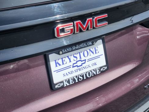 Used 2025 GMC Acadia Elevation image 11