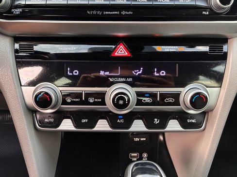 Used 2020 Hyundai Elantra Limited FWD image 34