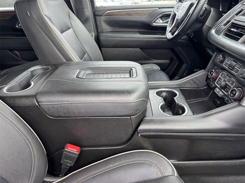 Used 2023 Chevrolet Suburban Premier image 6