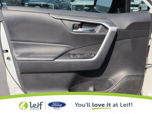 Used 2021 Toyota RAV4 XLE Premium image 20