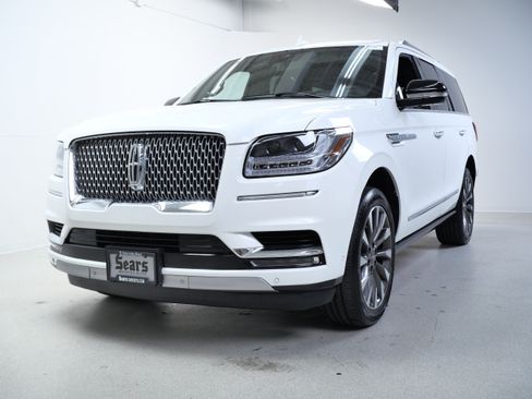 Used 2021 Lincoln Navigator Reserve w/ Luxury Package AWD/4WD image 11