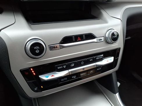 Used 2023 Ford Explorer XLT w/ Equipment Group 202A AWD/4WD image 20