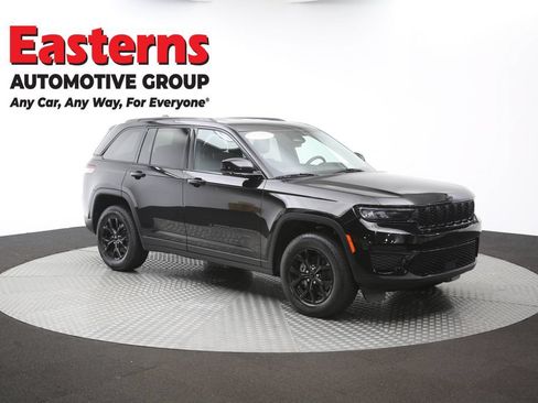 Used 2025 Jeep Grand Cherokee Altitude AWD/4WD image 49