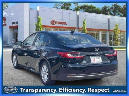 Used 2025 Toyota Camry LE w/ Convenience Package image 7