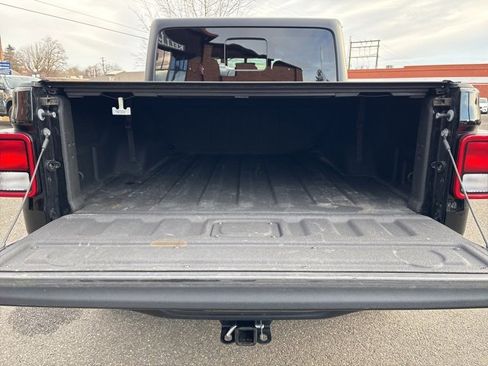 Used 2023 Jeep Gladiator Rubicon w/ Cold Weather Group image 13