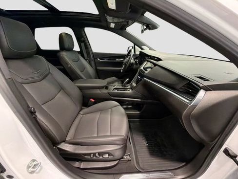 Certified 2025 Cadillac XT5 Premium Luxury w/ LPO, Floor Liner Package AWD/4WD image 25
