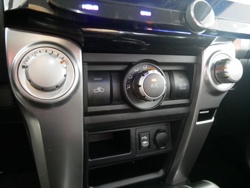 Used 2014 Toyota 4Runner SR5 AWD/4WD image 23
