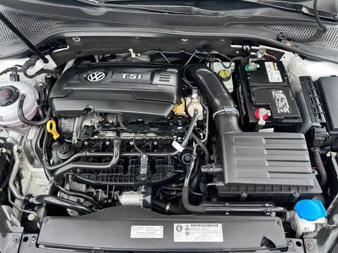 Used 2019 Volkswagen Golf 4-Door FWD image 32
