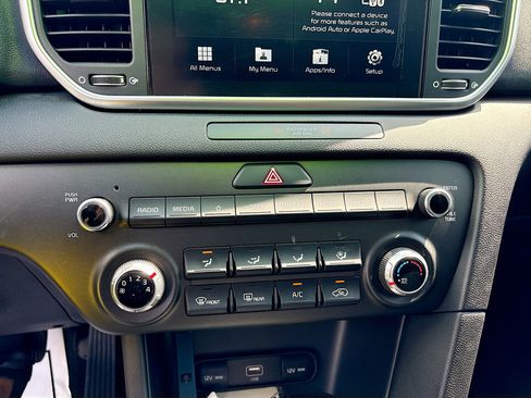 Used 2021 Kia Sportage LX image 12