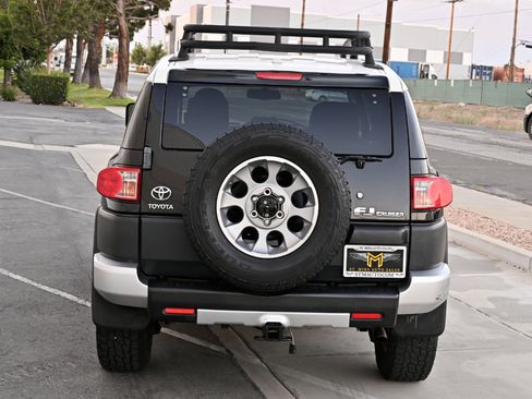 Used 2011 Toyota FJ Cruiser 4WD w/ Convenience Pkg image 6