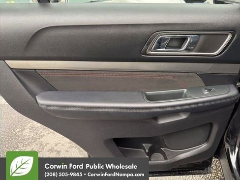 Used 2018 Ford Explorer XLT w/ Equipment Group 202A image 29