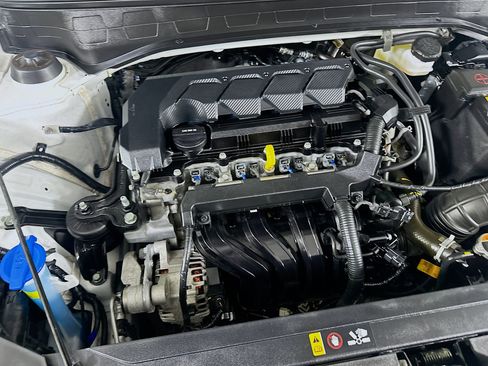 Used 2025 Hyundai Venue SEL image 32