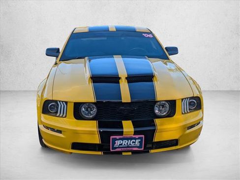 Used 2006 Ford Mustang GT Premium image 2