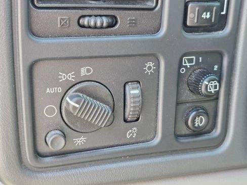 Used 2004 GMC Yukon SLE w/ Sound System Plus Package AWD/4WD image 27