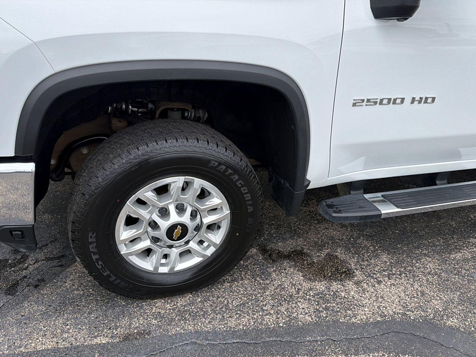 Used 2025 Chevrolet Silverado 2500 LT w/ Safety Package AWD/4WD image 4
