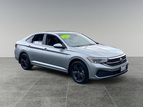 Used 2024 Volkswagen Jetta SE w/ Panoramic Sunroof Package FWD image 7