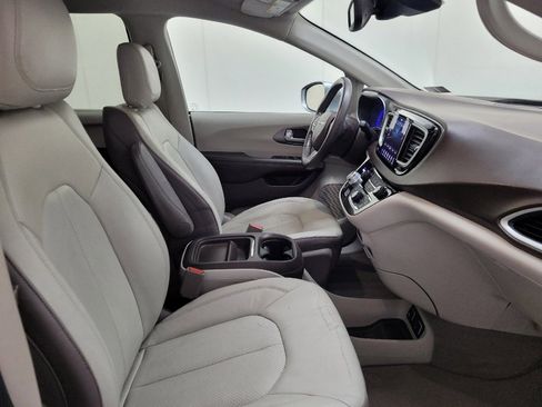Used 2019 Chrysler Pacifica Touring-L w/ Advanced Safetytec Group FWD image 21
