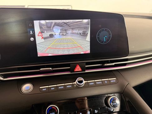 Used 2025 Hyundai Elantra SEL FWD image 35