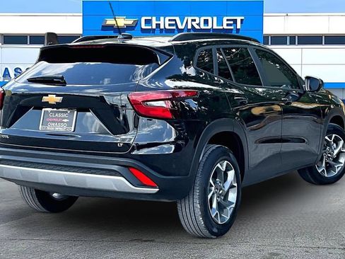 Used 2025 Chevrolet Trax LT w/ LT Convenience Package FWD image 18