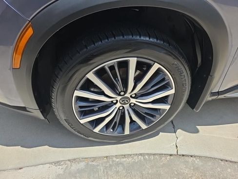 Used 2023 INFINITI QX60 Sensory w/ Vision Package AWD/4WD image 3