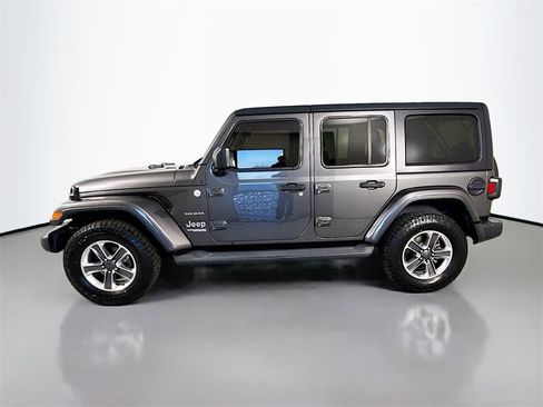 Used 2019 Jeep Wrangler Unlimited Sahara image 2