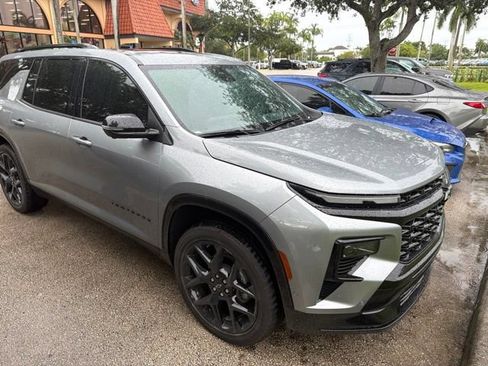 Used 2024 Chevrolet Traverse RS w/ LPO, Floor Liner Package FWD image 4