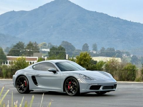 Used 2025 Porsche 718 Cayman S image 2