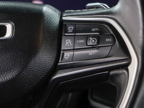 Used 2022 Jeep Grand Cherokee L Laredo image 14