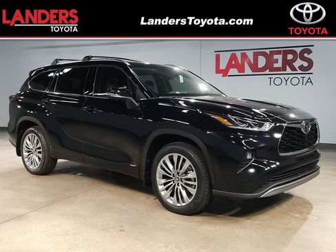 New 2026 Toyota Highlander Platinum AWD/4WD image 1