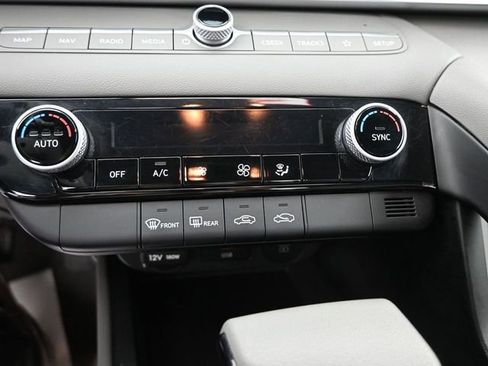 Used 2024 Hyundai Elantra SEL image 34