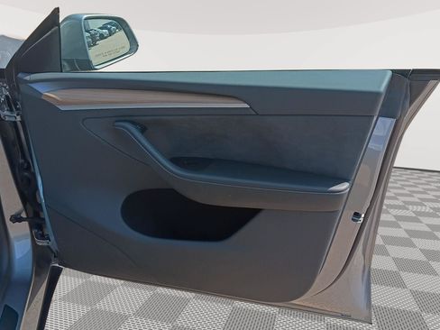 Used 2025 Tesla Model Y Performance AWD/4WD image 29
