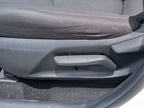 Used 2020 Toyota RAV4 LE FWD image 21