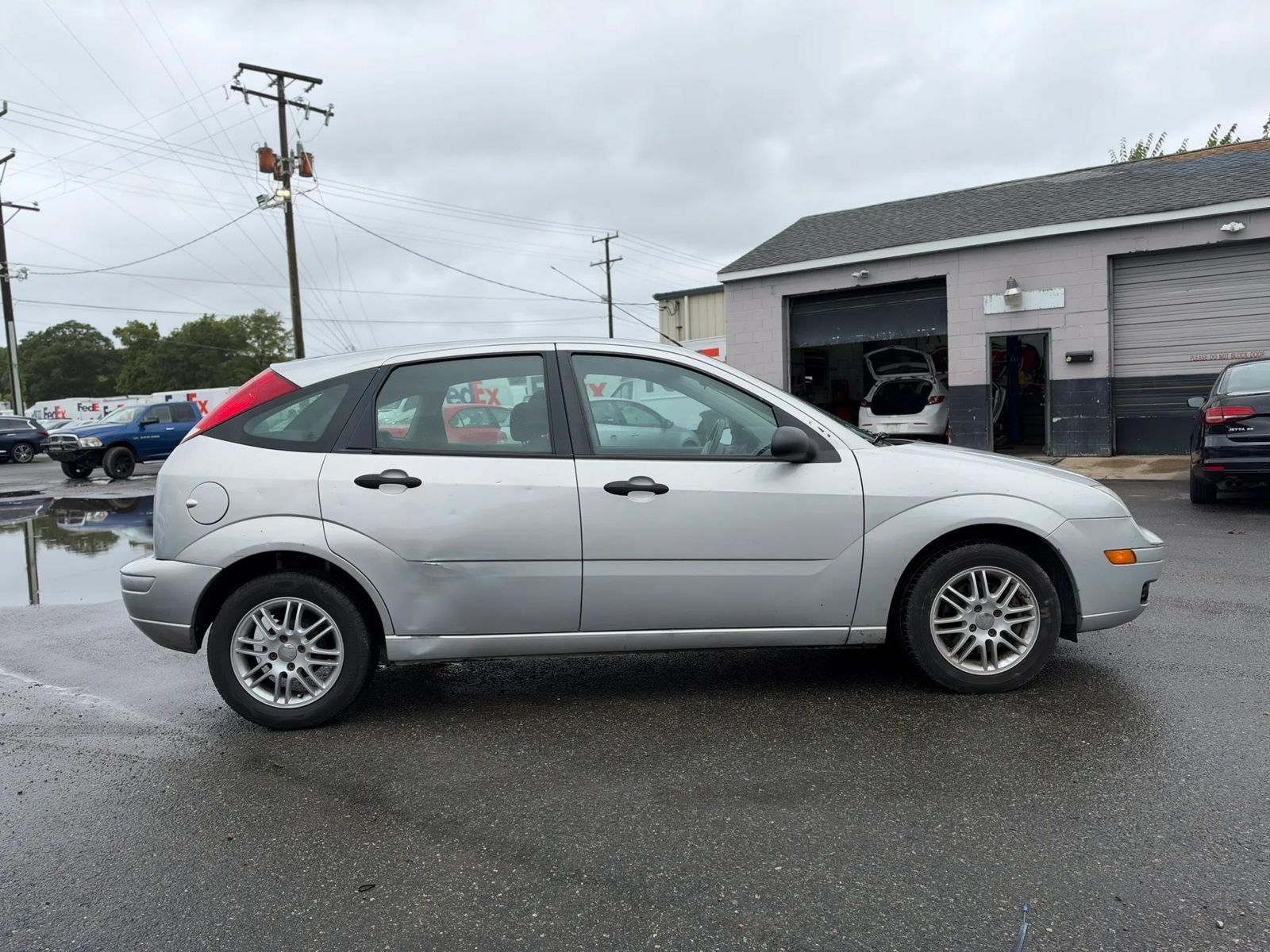 Used 2005 Ford Focus SES FWD image 6