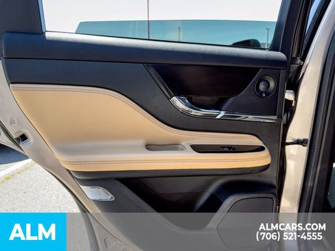 Used 2021 Lincoln Corsair Reserve FWD image 12