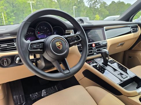 Used 2026 Porsche Macan AWD/4WD image 4