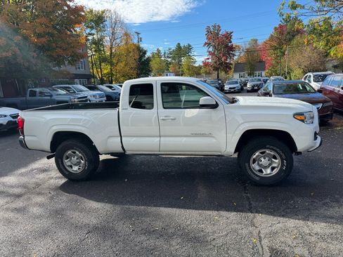 Used 2022 Toyota Tacoma SR5 image 6