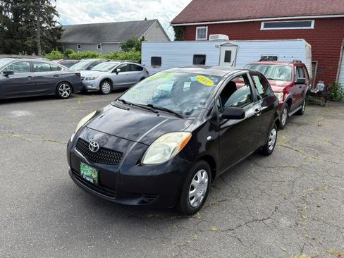 Used 2007 Toyota Yaris 2-Door Hatchback image 2