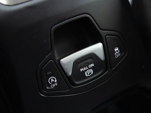 Used 2023 Jeep Renegade Trailhawk image 13